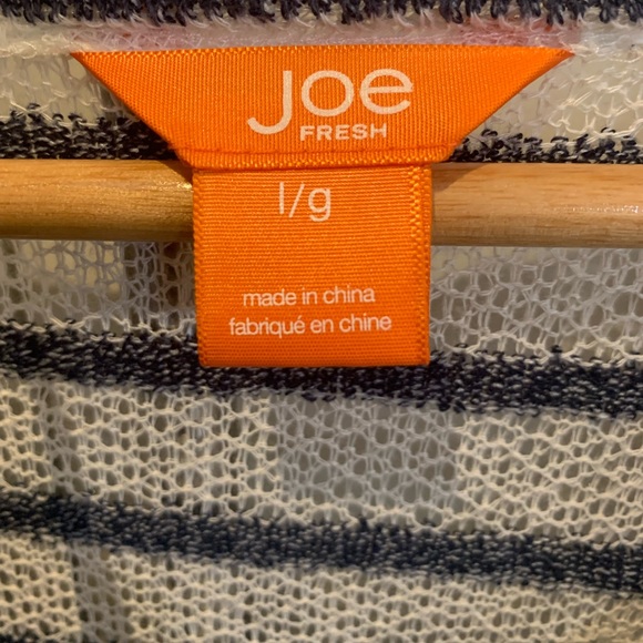 A Joe Fresh 3/4 sleeve shirt that’s loose at the neck. - Picture 4 of 6